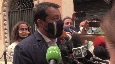 Scene from Immigrazione, Salvini: "Necessaria posizione comune europea, altrimenti facciamo soli"