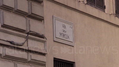 Scene from Governo, Conte lascia Palazzo Chigi per andare al Quirinale