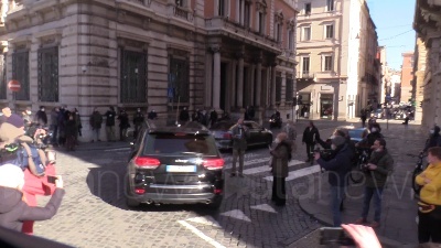 Scene from Governo, Conte lascia Palazzo Chigi per andare al Quirinale