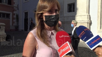 Scene from Blocco licenziamenti, Boschi: "Incontro proficuo con i sindacati"