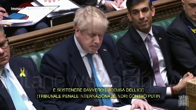 Scene from Ucraina, Boris Johnson: "Putin è un criminale di guerra"