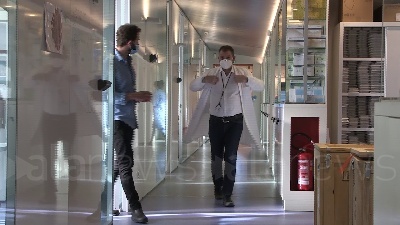 Scene from Reithera: "Non sappiamo se i vaccinati possano poi veicolare il virus"