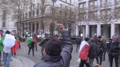 Scene from Area B, ambulanti in piazza per chiedere proroga al Comune