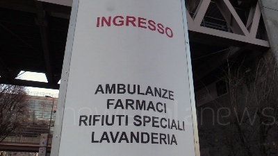 Scene from Covid, riapre l'ospedale in Fiera a Milano: l'arrivo della prima ambulanza