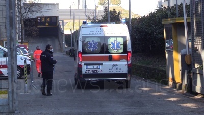 Scene from Covid, riapre l'ospedale in Fiera a Milano: l'arrivo della prima ambulanza