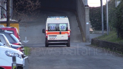 Scene from Covid, riapre l'ospedale in Fiera a Milano: l'arrivo della prima ambulanza