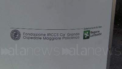 Scene from Covid, riapre l'ospedale in Fiera a Milano: l'arrivo della prima ambulanza