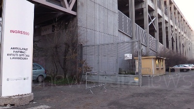 Scene from Covid, riapre l'ospedale in Fiera a Milano: l'arrivo della prima ambulanza