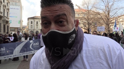 Scene from Milano, Io Apro: centinaia di manifestanti in piazza della Scala contro le chiusure
