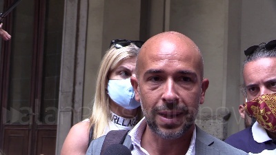 Scene from Incendio a Milano, residente: "Siamo in emergenza, serve norma a livello nazionale"