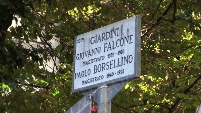 Scene from Borsellino, commemorazione nei giardini a Milano: "Il fresco profumo di libertà"