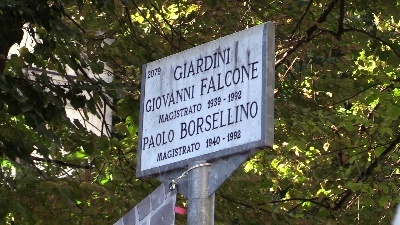 Scene from Borsellino, commemorazione nei giardini a Milano: "Il fresco profumo di libertà"