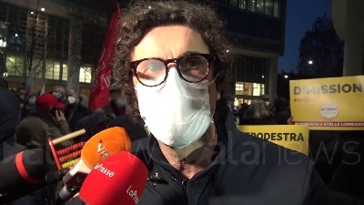Scene from Lombardia, Toninelli: "Fontana e Moratti si facciano aiutare, la gente è disperata"
