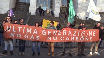 Scene from Milano, i manifestanti di Ultima generazione davanti al tribunale: "Ficicchia non è un criminale"