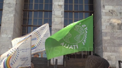 Scene from Milano, i manifestanti di Ultima generazione davanti al tribunale: "Ficicchia non è un criminale"