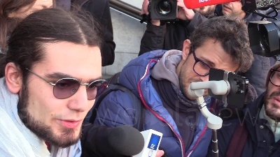 Scene from Milano, i manifestanti di Ultima generazione davanti al tribunale: "Ficicchia non è un criminale"