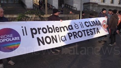 Scene from Milano, i manifestanti di Ultima generazione davanti al tribunale: "Ficicchia non è un criminale"