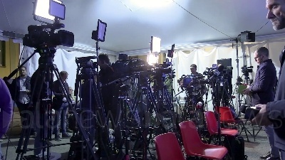 Scene from Elezioni, crollo della Lega: cala il silenzio sulla sede di via Bellerio