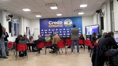Scene from Elezioni, crollo della Lega: cala il silenzio sulla sede di via Bellerio