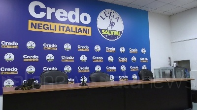 Scene from Elezioni, crollo della Lega: cala il silenzio sulla sede di via Bellerio