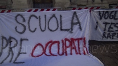 Scene from Milano, consiglio comunale rinvia voto su test rapidi a scuola: "È inaccettabile"