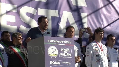 Scene from Legittima difesa, Salvini: "Sogno Paese disarmato, ma casa è sacra"