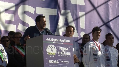 Scene from Legittima difesa, Salvini: "Sogno Paese disarmato, ma casa è sacra"