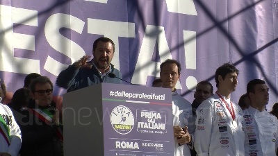 Scene from Legittima difesa, Salvini: "Sogno Paese disarmato, ma casa è sacra"