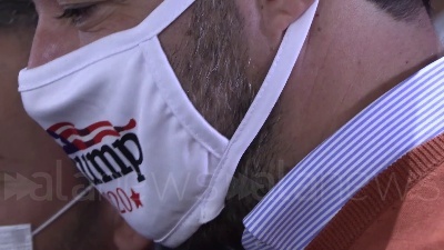 Scene from Salvini con mascherina pro-Trump: "Non ho perso la speranza che vinca"