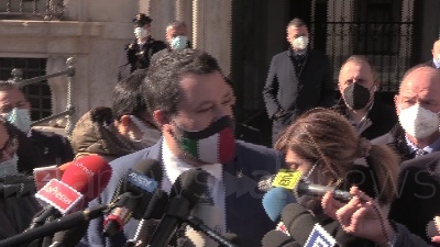 Scene from Vaccini, Salvini: "Sostengo proposta Sardegna e Sicilia di comprare di tasca propria dosi"