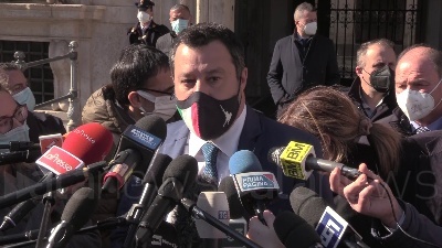 Scene from Vaccini, Salvini: "Sostengo proposta Sardegna e Sicilia di comprare di tasca propria dosi"
