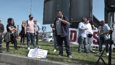 Scene from Proteste sull'A1: ristoratori bloccano l'Autogrill di Cantagallo