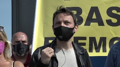 Scene from Proteste sull'A1: ristoratori bloccano l'Autogrill di Cantagallo