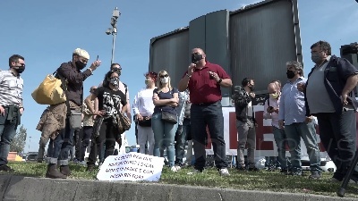 Scene from Proteste sull'A1: ristoratori bloccano l'Autogrill di Cantagallo