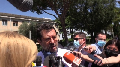Scene from Sicurezza, Salvini: "Modificare decreti aiuta la criminalità"