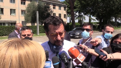 Scene from Sicurezza, Salvini: "Modificare decreti aiuta la criminalità"