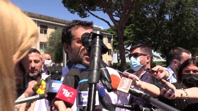 Scene from Sicurezza, Salvini: "Modificare decreti aiuta la criminalità"