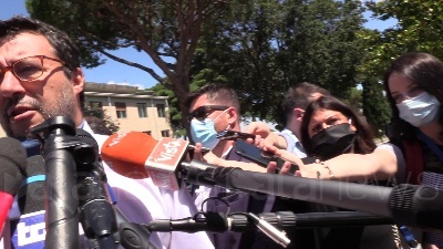 Scene from Sicurezza, Salvini: "Modificare decreti aiuta la criminalità"