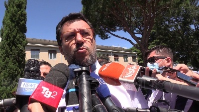 Scene from Sicurezza, Salvini: "Modificare decreti aiuta la criminalità"