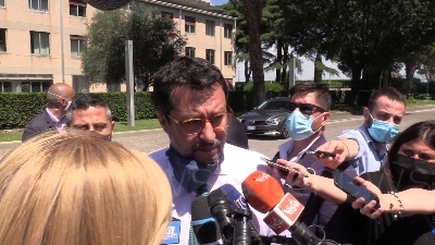 Scene from Sicurezza, Salvini: "Modificare decreti aiuta la criminalità"