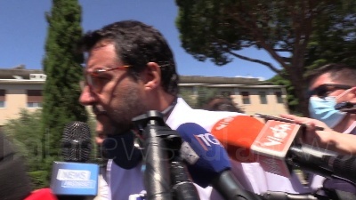 Scene from Sicurezza, Salvini: "Modificare decreti aiuta la criminalità"