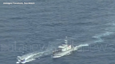 Scene from Migranti, libici sparano verso un barcone: il video diffuso da Sea Watch