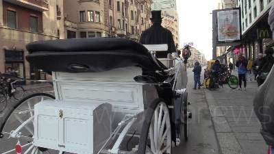 Scene from Sardone: "Blocco auto a Milano non elimina inquinamento"
