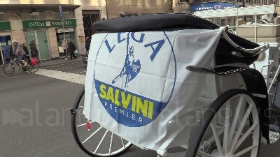 Scene from Sardone: "Blocco auto a Milano non elimina inquinamento"