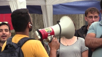 Scene from Mondo Convenienza, sciopero al magazzino di Campi Bisenzio. Toscano: "Salari indecenti"