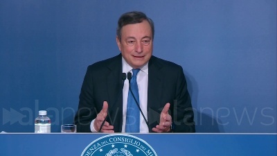 Scene from Draghi: "Sono un uomo, un nonno al servizio delle istituzioni"