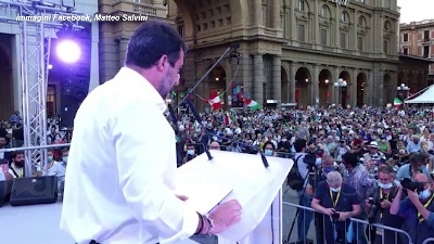 Scene from Salvini a Firenze: "Andrò a processo per scelta del Pd"
