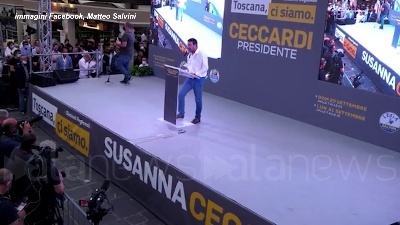 Scene from Salvini a Firenze: "Andrò a processo per scelta del Pd"