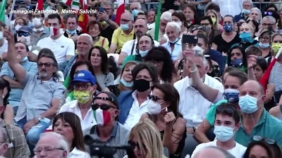 Scene from Salvini a Firenze: "Andrò a processo per scelta del Pd"