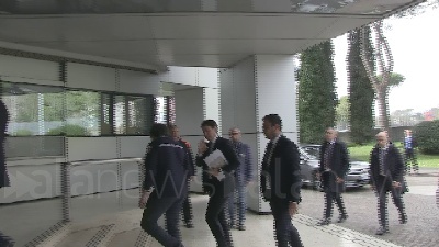 Scene from Conte "inciampa" nelle regole  igienico-sanitarie per il Coronavirus
